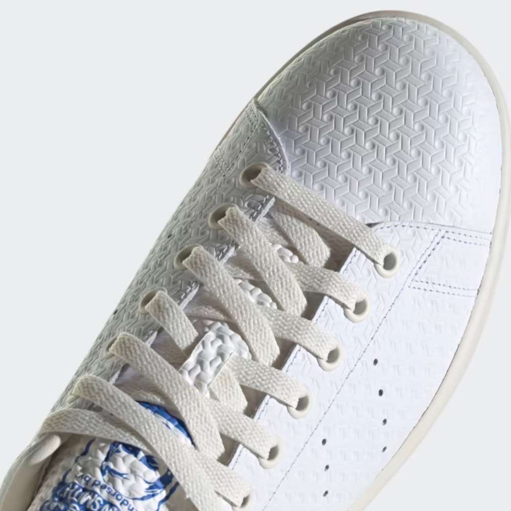 RARE: Adidas Stan Smith in textured leather, US9 cloud white. EUC/never on sale!